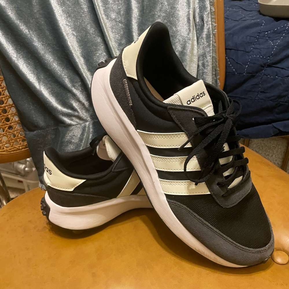 BRAND NEW worn once ADIDAS SNEAKERS